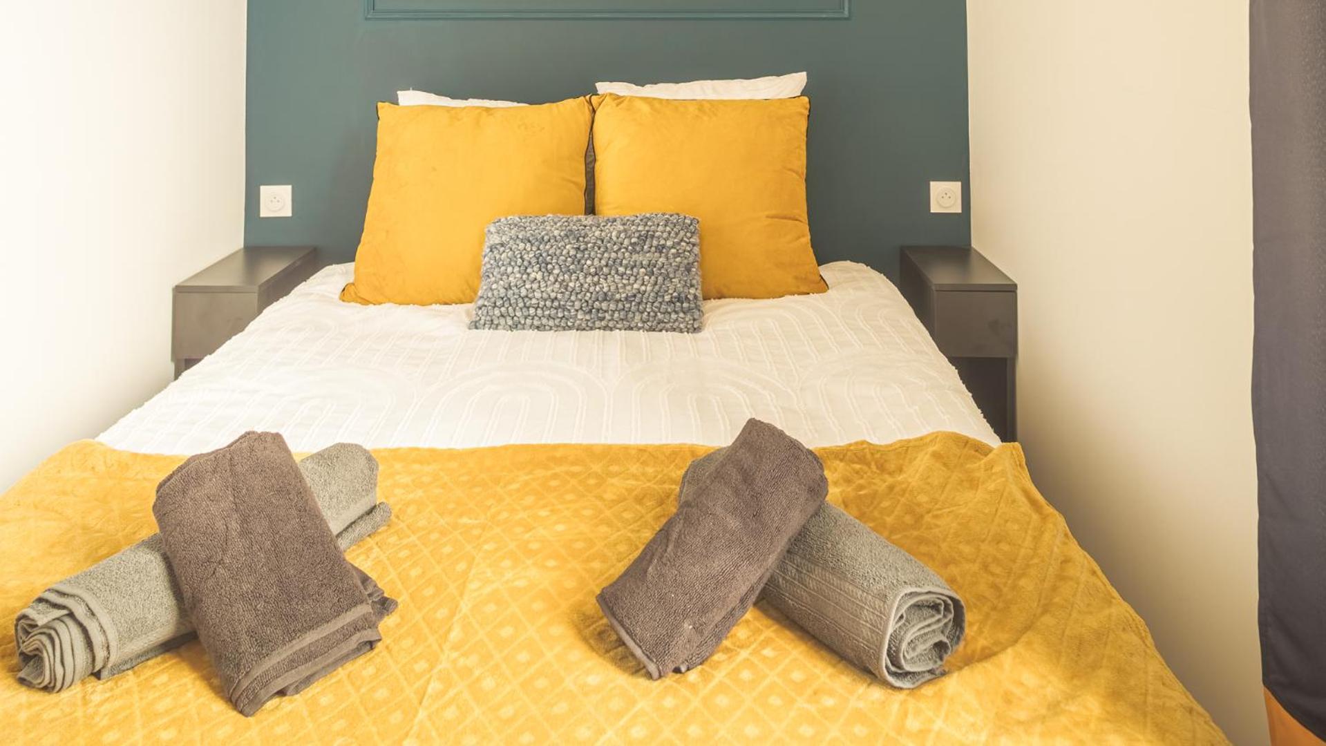 Bonappart 12 - Charme Napoleonien & Confort Troyes Ngoại thất bức ảnh